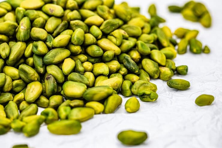 مغز پسته سبز با کیفیت تازه و بافت نرم